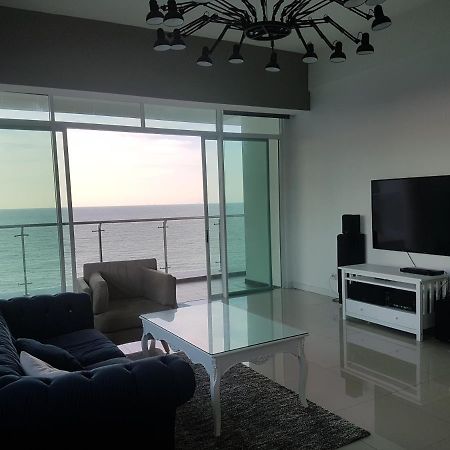 Bay Resort Condominium, 7, Beach-Front Sea View, 6-8 Pax Miri Εξωτερικό φωτογραφία